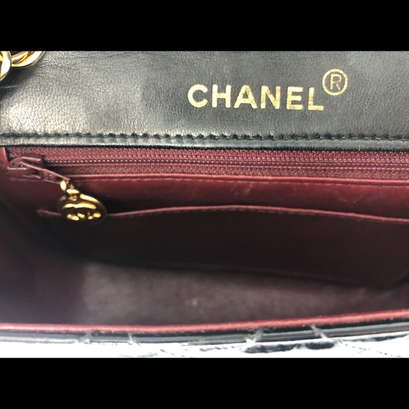 1990 Chanel Small Classic Flap Patent Calfskin Quilted Shoulder Bag  // Vintage - Picture 8 of 11